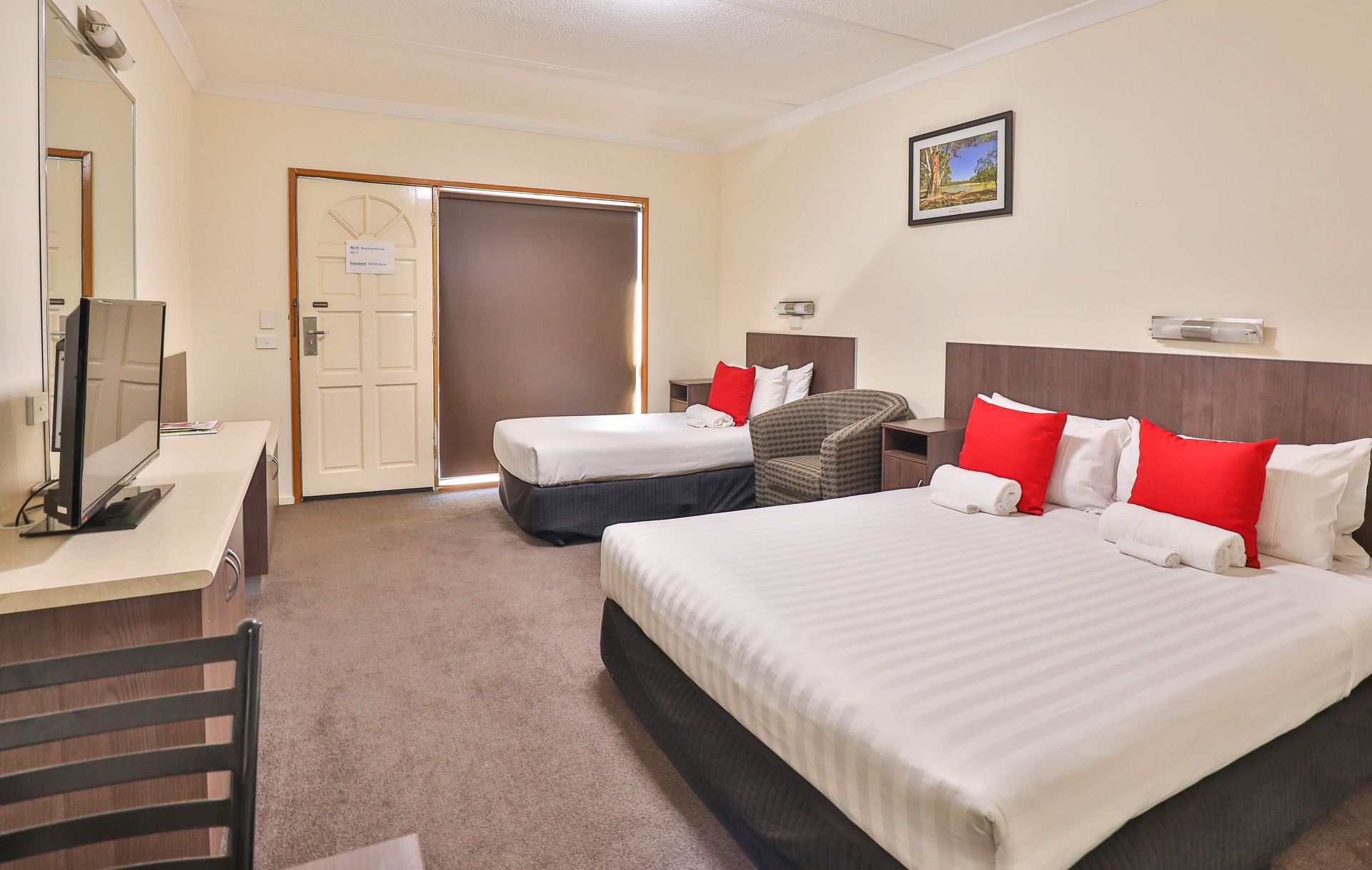 Boulevard Motor Inn - Small Family Room